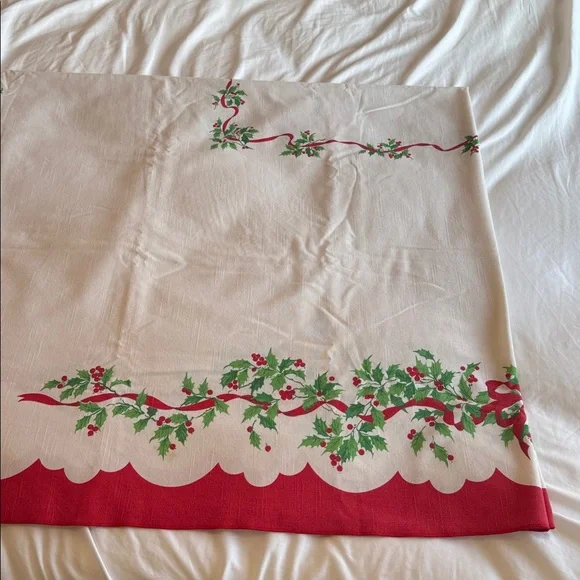 Vintage Christmas Table Cloth - approx 60” x 80” - Picture 9 of 11